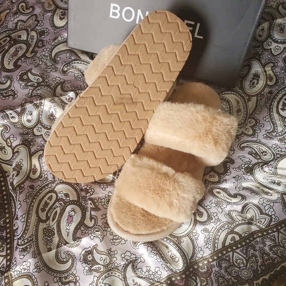 🌟Last one🌟Tan/taupe Fur Slippers - Picture 3 of 3